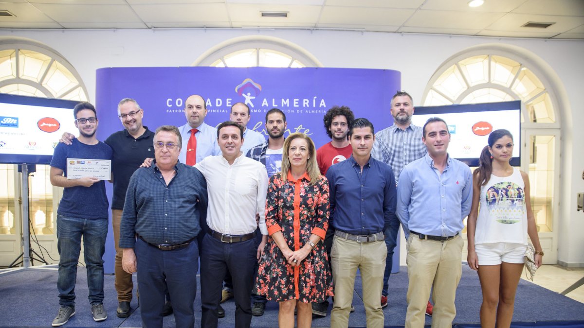Foto de familia tras la entrega de premios.