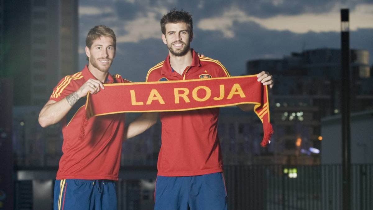Sergio Ramos con el protagonista de La Roja.
