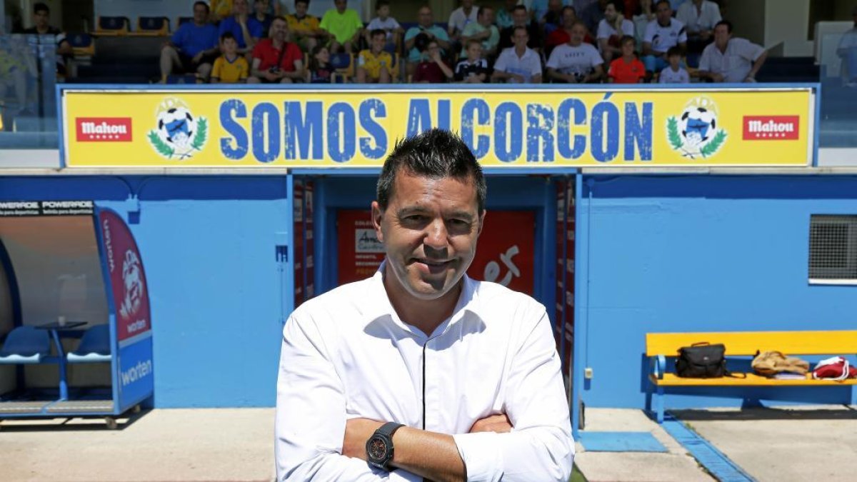 El técnico del Alcorcón, Cosmin Contra.
