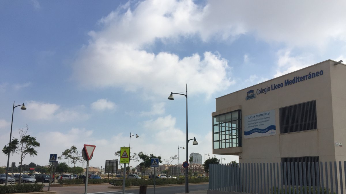 En la zona solo hay ahora un colegio privado, el Liceo Mediterráneo, junto a El Corte Inglés y el Conservatorio.