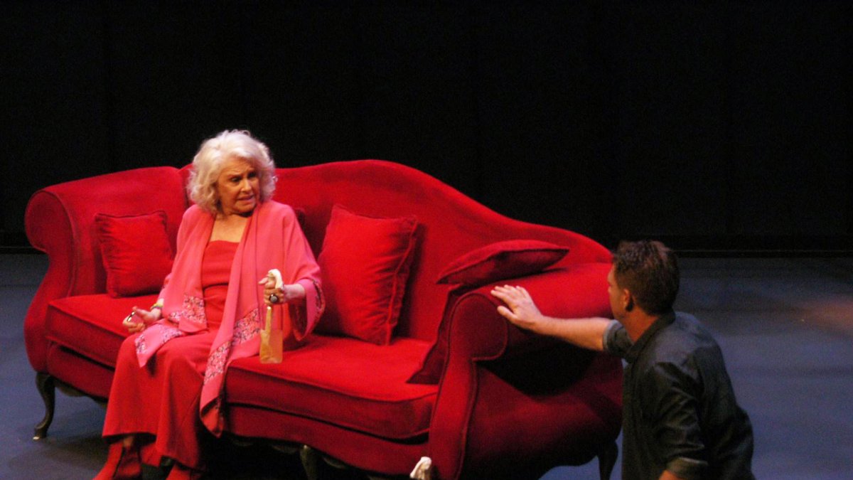 Momento de la actuación en el Teatro Auditorio de Roquetas