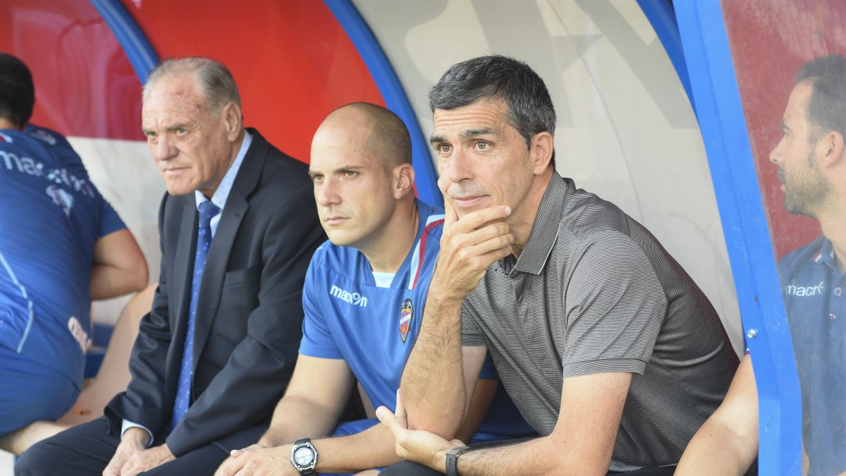 Muñiz en el banquillo del Mediterráneo.