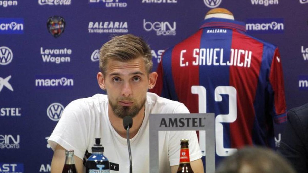 Esteban Saveljich en rueda de prensa.
