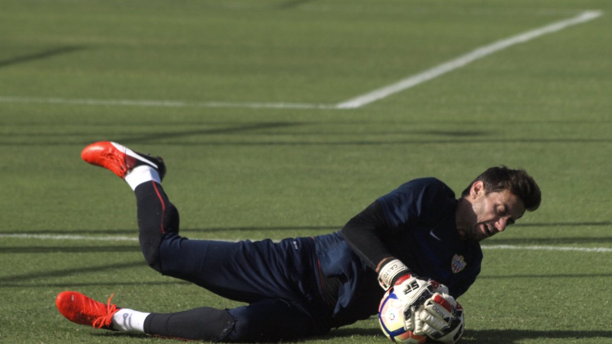 Casto es el meta titular en el Almería.