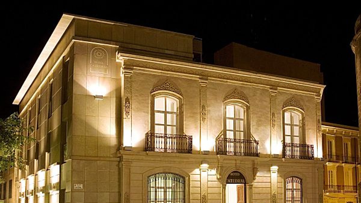 Hotel con encanto en la plaza de La Catedral.