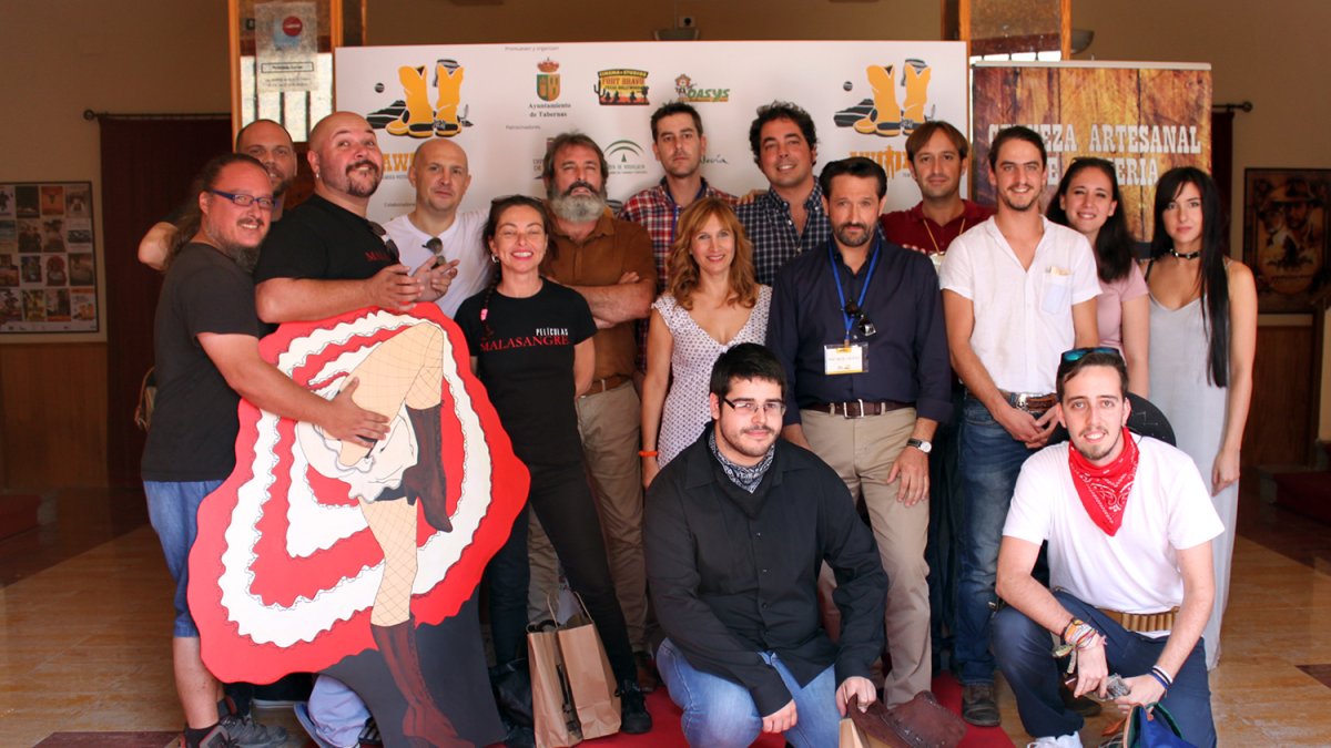 Foto de familia con los cortometrajistas de esta edición.