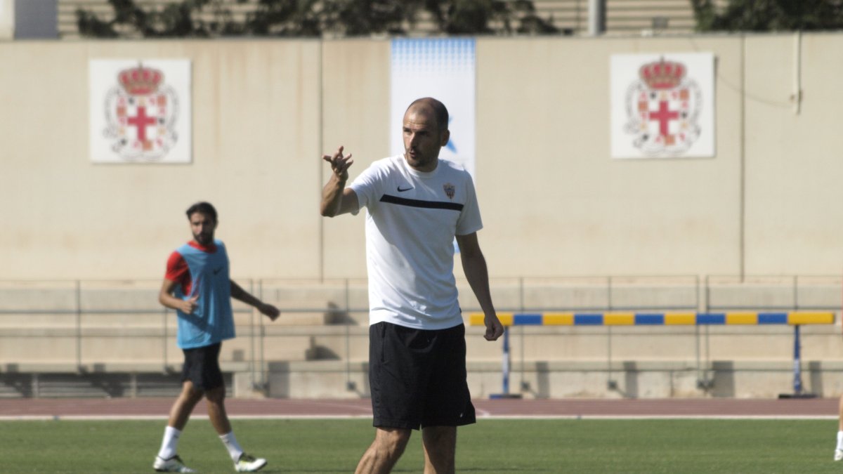 Soriano dirigiendo el entrenamiento.