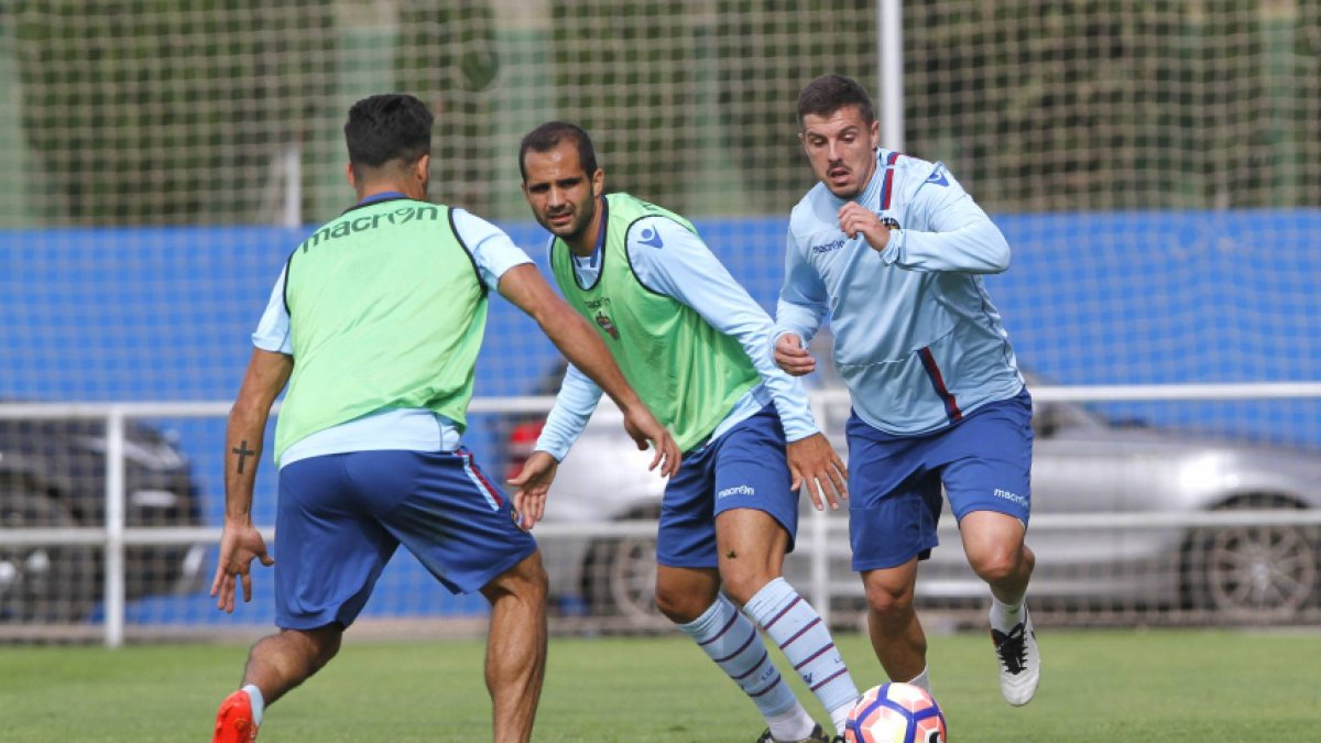 Verza en el entrenamiento del Levante.