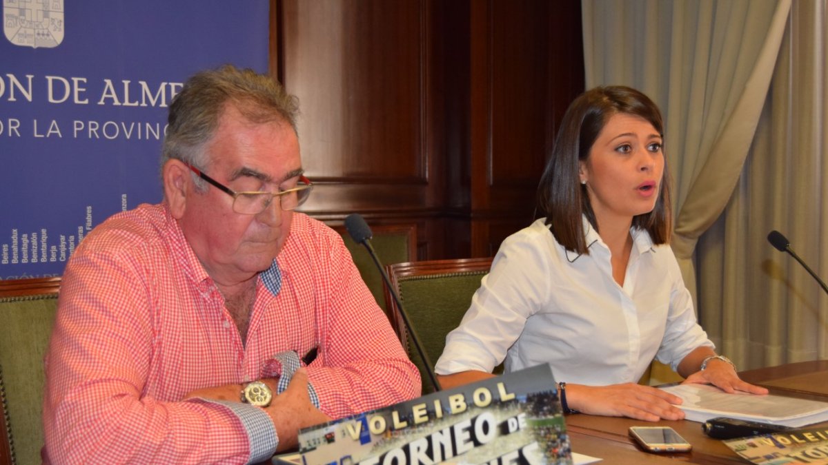 Ramón Sedeño con la diputada Ángeles Martínez.