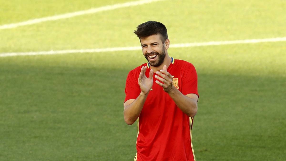 Piqué entrenando con la Selección.