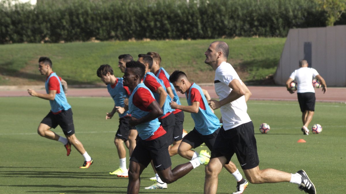 Soriano corriendo con los jugadores.