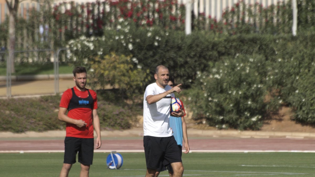 Soriano tiene el apoyo de Corona.