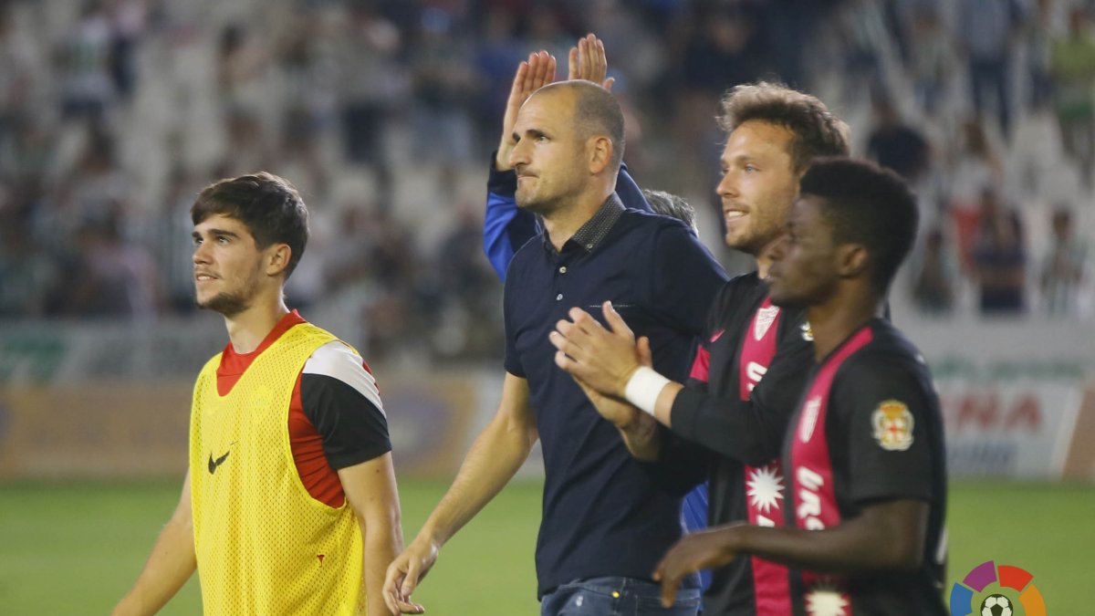 Días de vino y rosas para Soriano tras salvar al Almería.