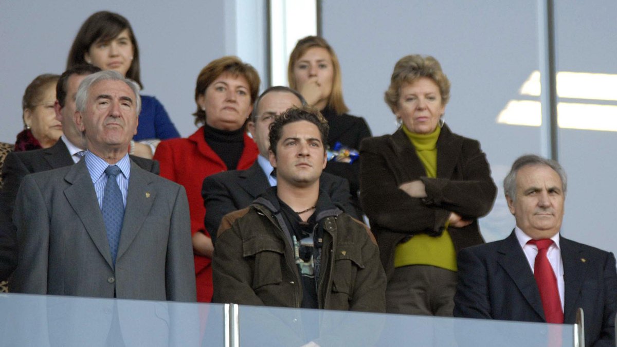 Bisbal en diciembre de 2007 viendo al Almería en el palco.