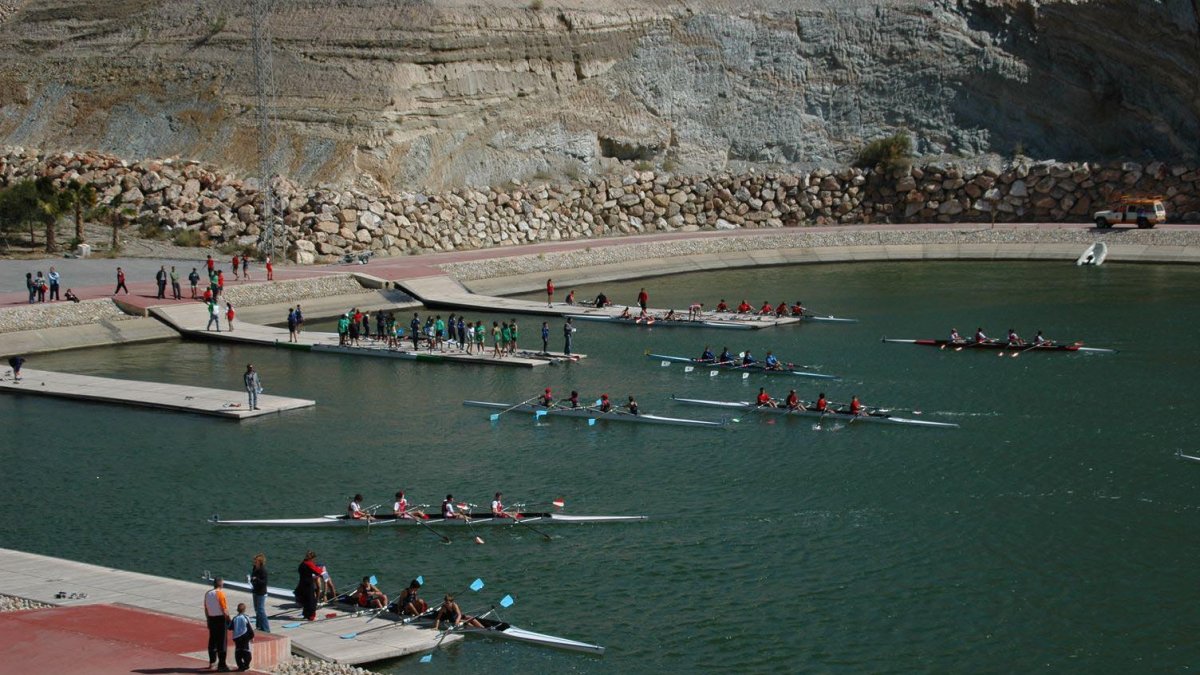 Deportes como el piragüismo y la vela son algunas de las competiciones que ya ha acogido el canal de remo, en modalidad adulta e infantil, y que espe