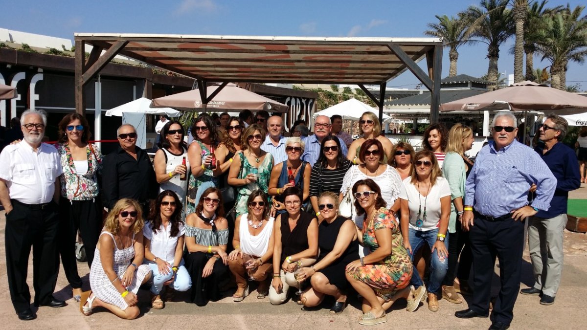 Parte de la gran familia del Europa Óptica Almería.