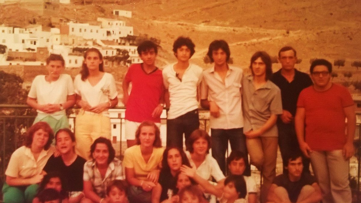 Isabel Solá y el resto de voluntarias en Macael en julio de 1981.