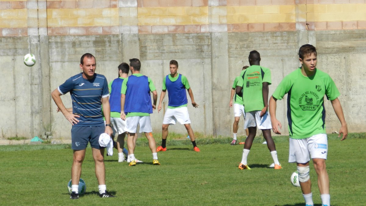 El míster del CD El Ejido.