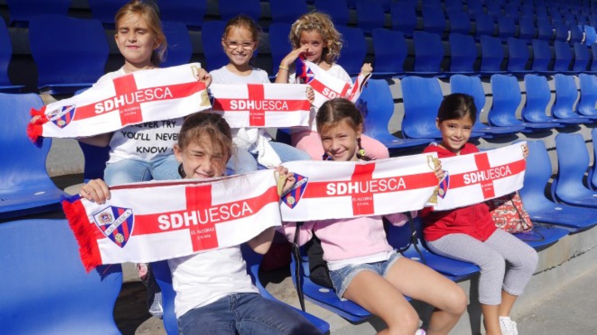 Los peques con el Huesca.