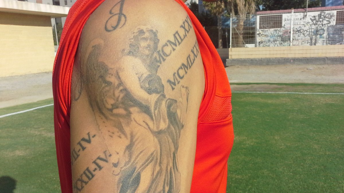 Tatuaje dedicado a sus padres.