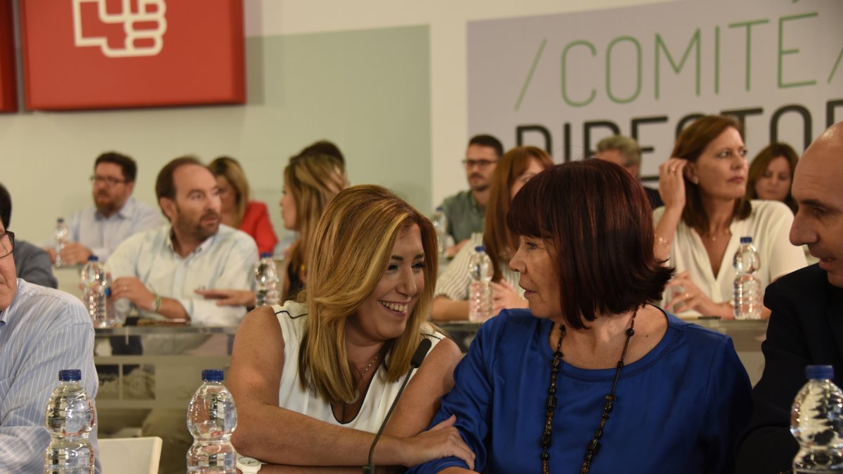 Susana Díaz junto a Micaela Navarro