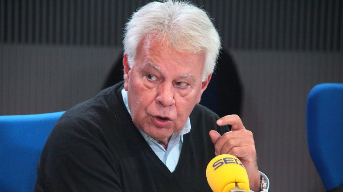 Felipe González en una entrevista en la SER.