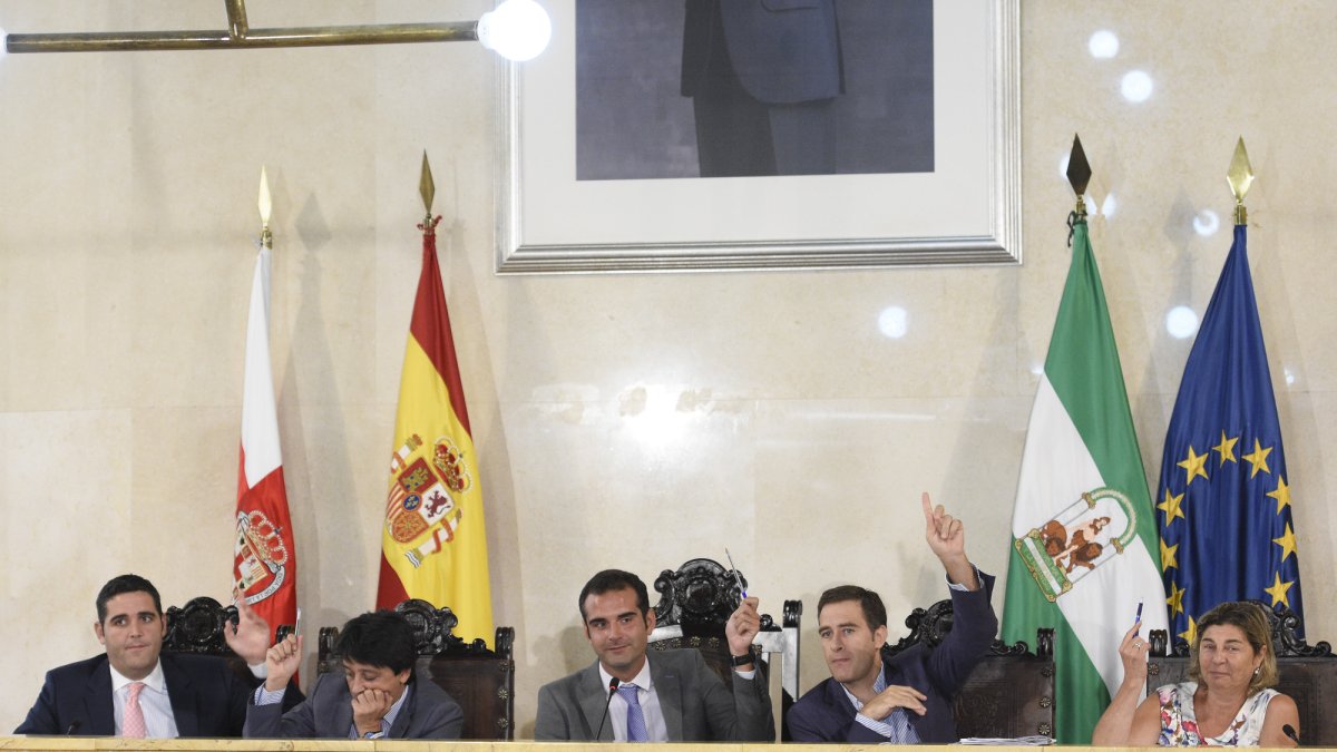 Votación de la mesa presidencial.