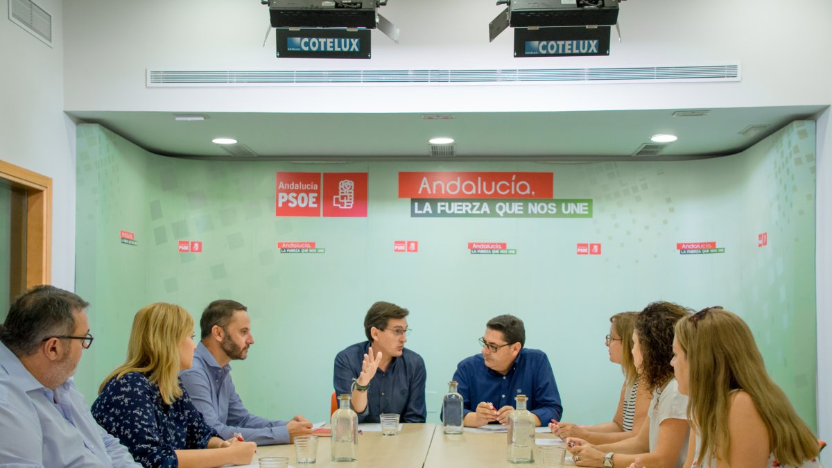 Reunión ayer entre dirigentes del PSOE y UGT.