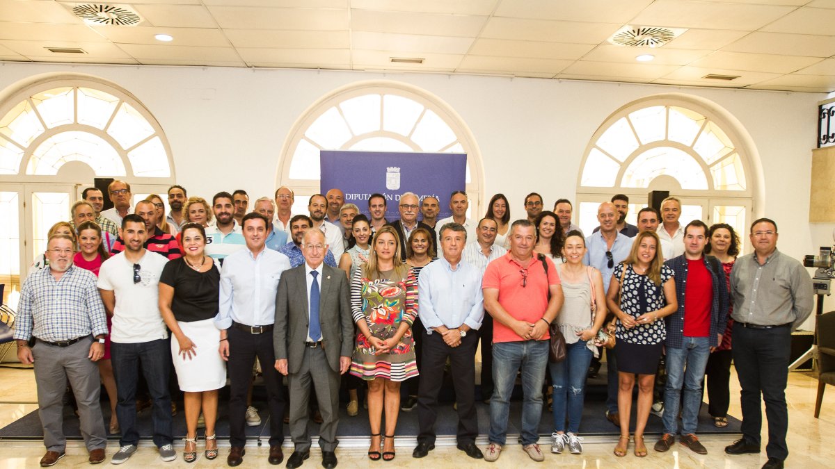 Representantes de la Diputación y de las empresas que han asistido a la reunión informativa.