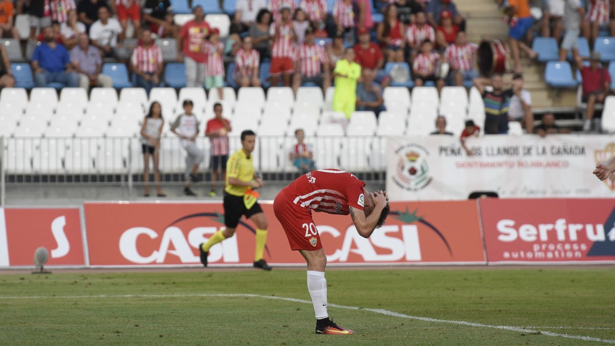 José Ángel se desespera en el Almería-Lugo.