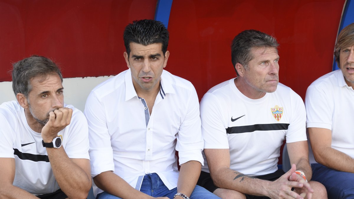 Juanito tomó las riendas del banquillo.