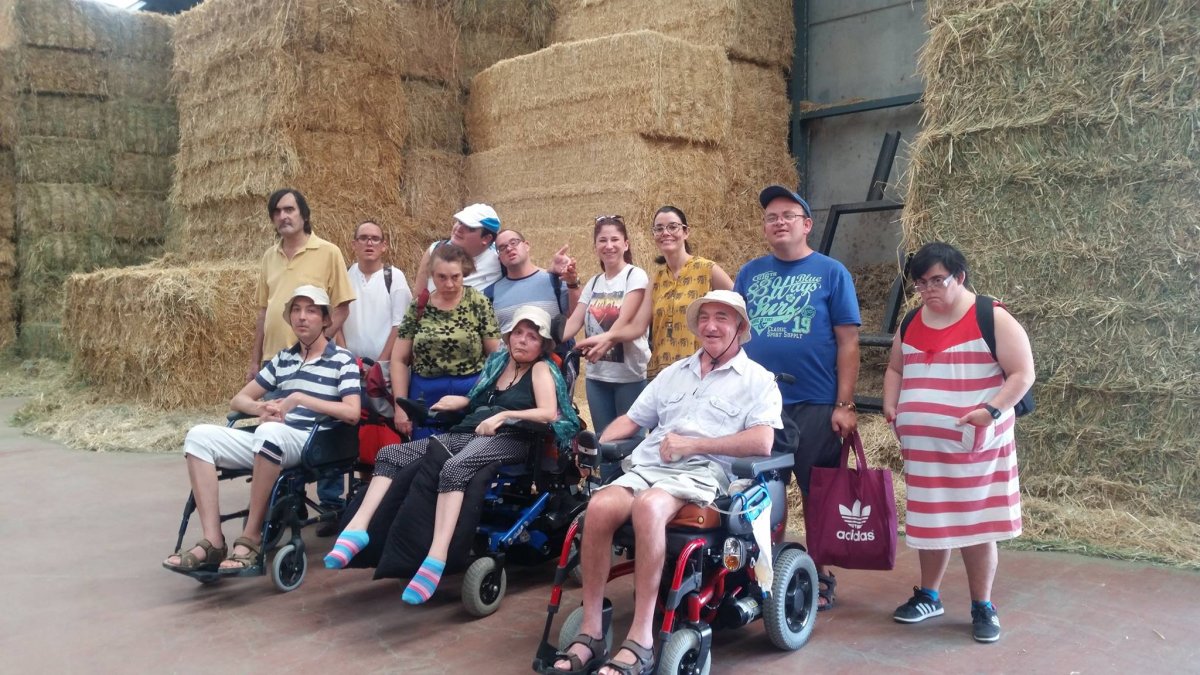 Socios y usuarios de El Saliente en una visita cultural