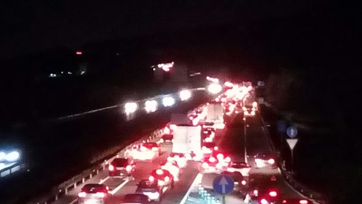 Las últimas obras han causado importantes atascos en esta vía.