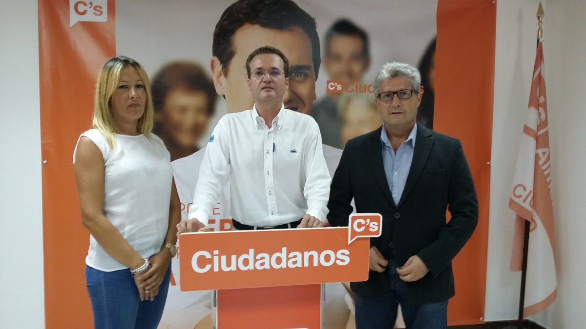 Imagen de los concejales de Ciudadanos en el Ayuntamiento de Roquetas de Mar