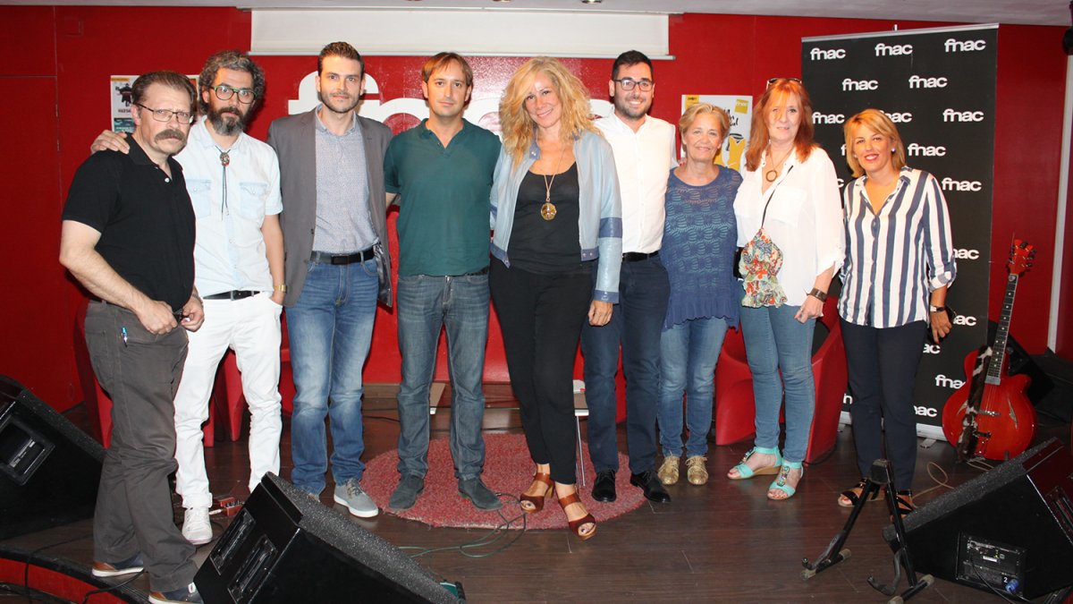 Foto de familia en Fnac Callao de Madrid.