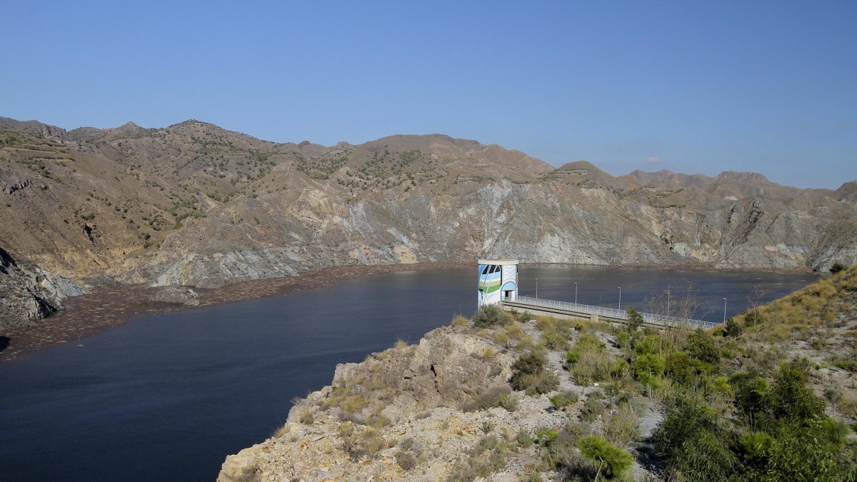 El pantano  del Almanzora apenas acumula recursos hídricos para poder abastecer riegos en la comarca.