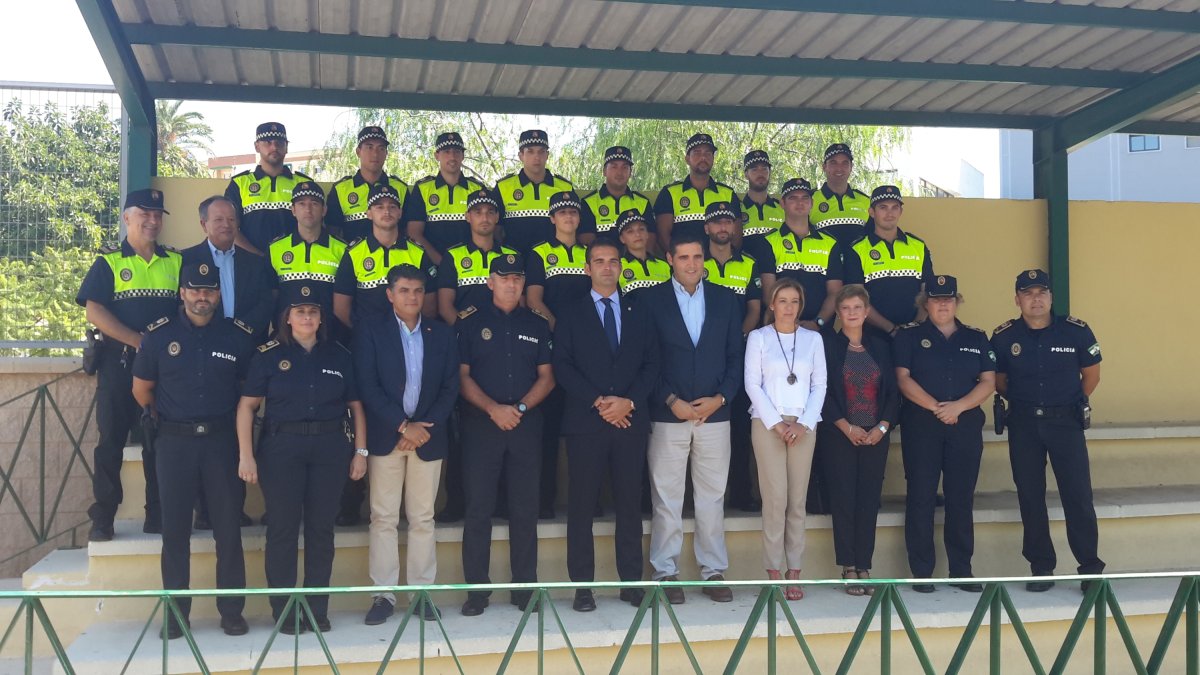 Nueva promoción de Policía Local junto a autoridades