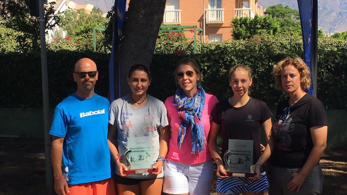 La concejala de Deportes de El Ejido presidió la entrega de premios.