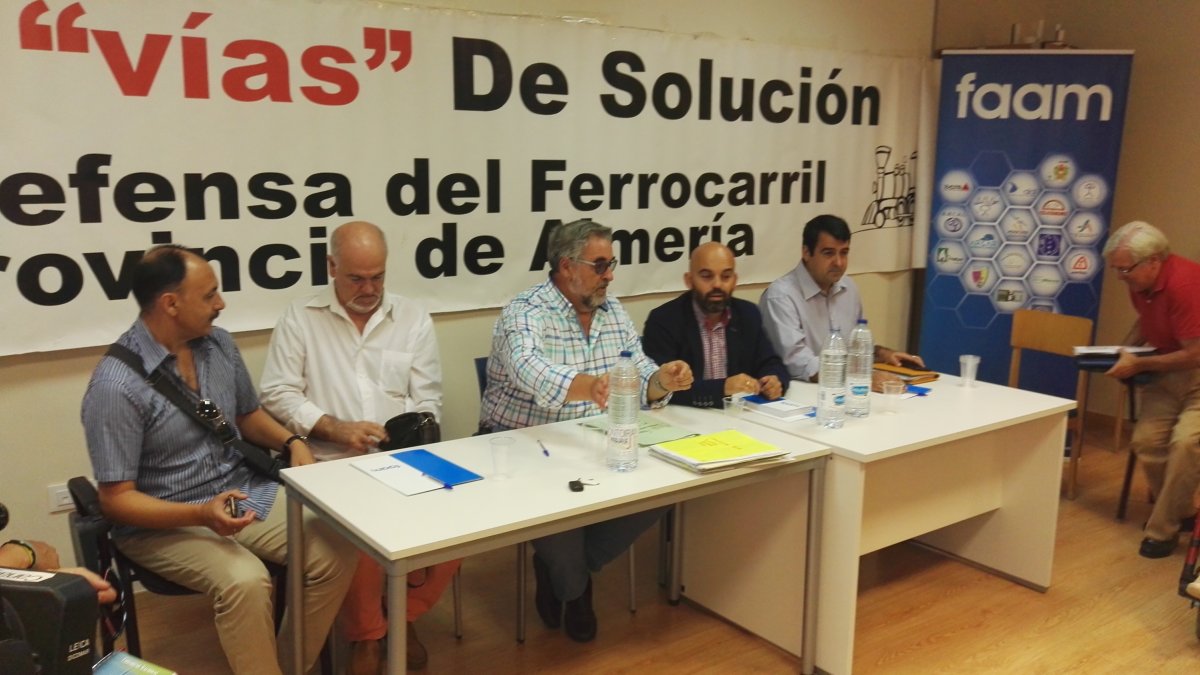 Reunión de la Mesa esta mañana en la sede de la FAAM.