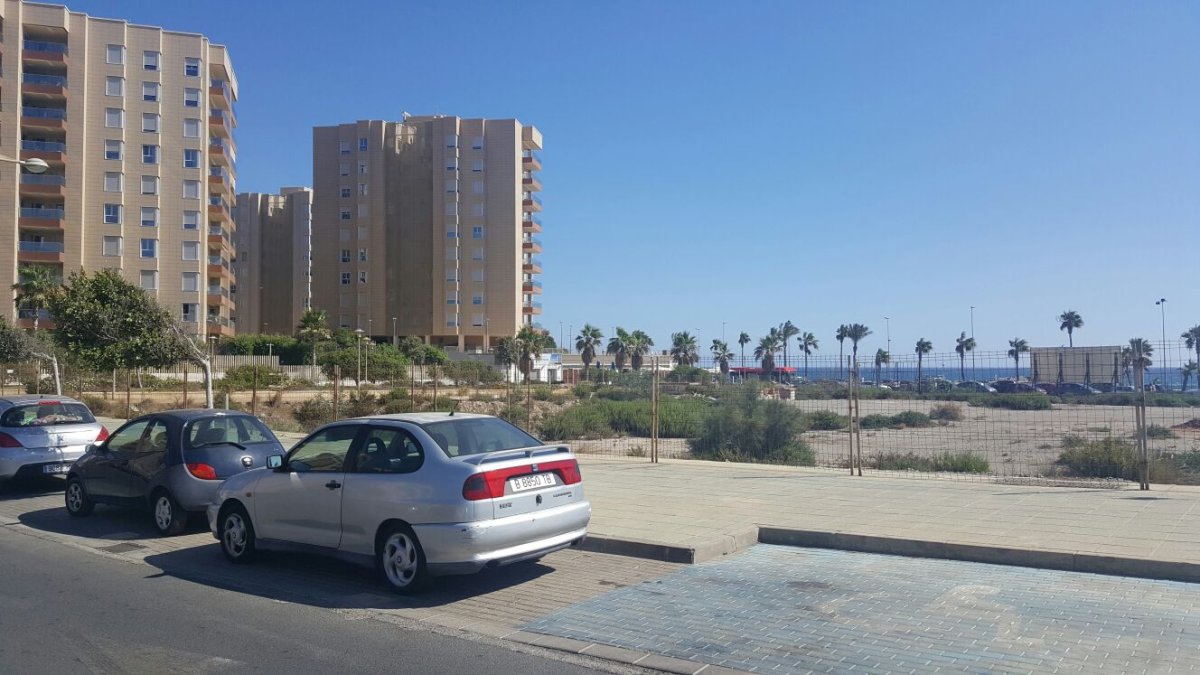 Detalles de algunas de las promociones que se levantan en la Vega de Acá.