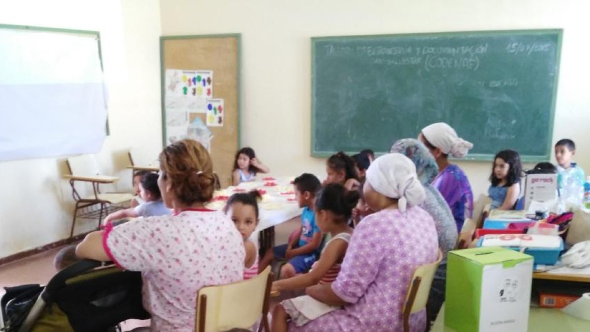 Atención a familias con pocos recursos en un colegio de Las Norias.