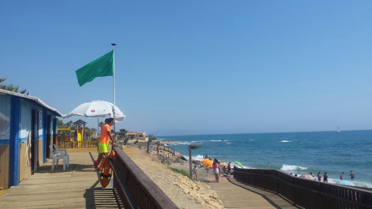 Playa de Mojácar que amplía sus temporada hasta el martes que viene.