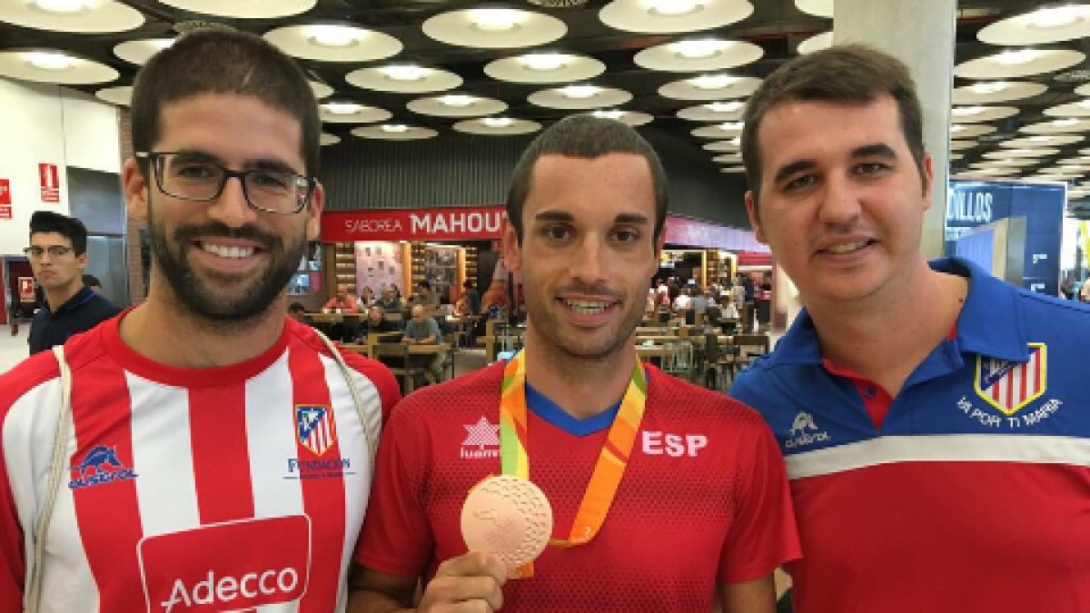 Jairo Ruiz y sus compañeros del Atlético de Madrid.