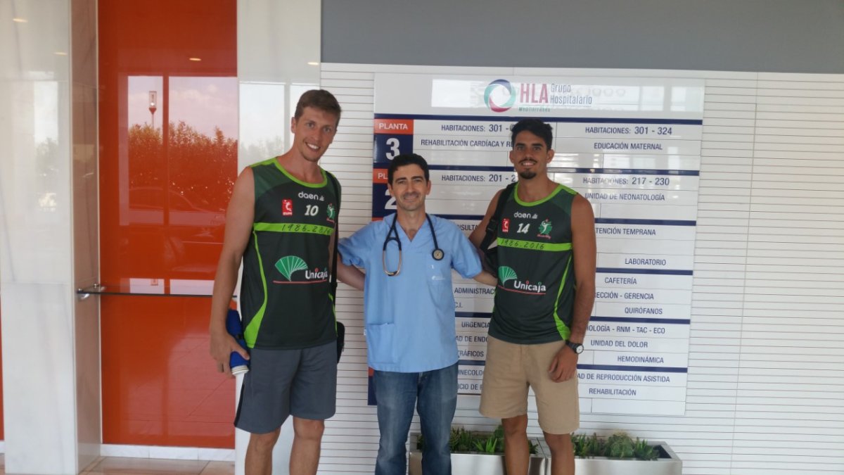 Los jugadores realizaron las pruebas médicas en el Hospital Mediterráneo.