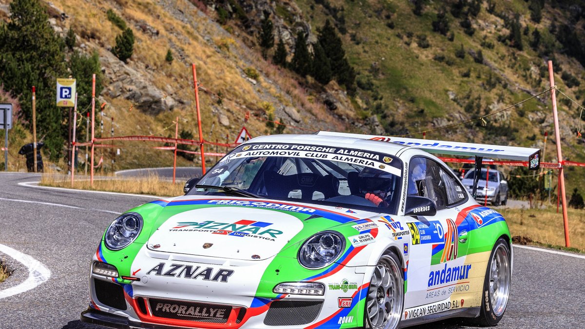 Aznar brilló en Andorra con su Porsche 911 GT3 Cup.