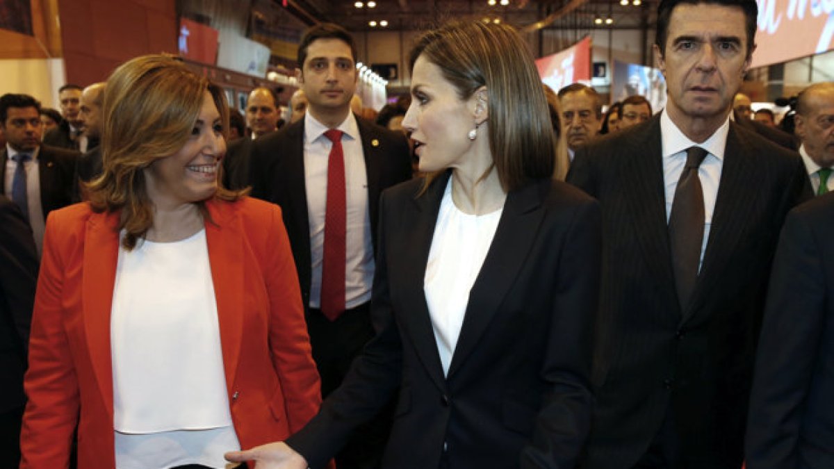 La Reina con Díaz en la edición pasada de Fitur / El Mundo.