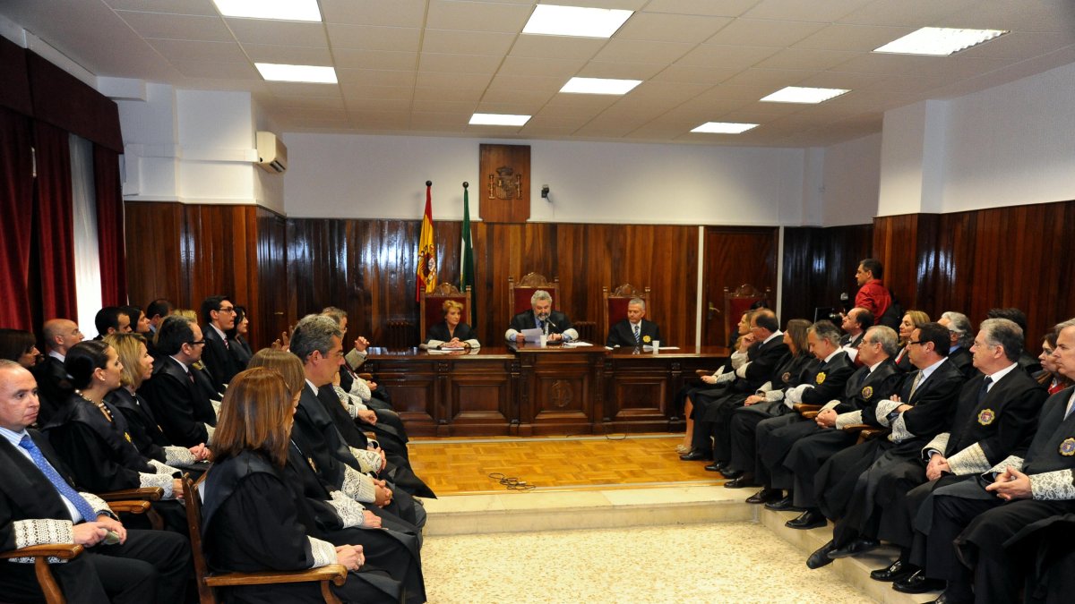 fiscales  y magistrados de la Audiencia  provincial de Almería.