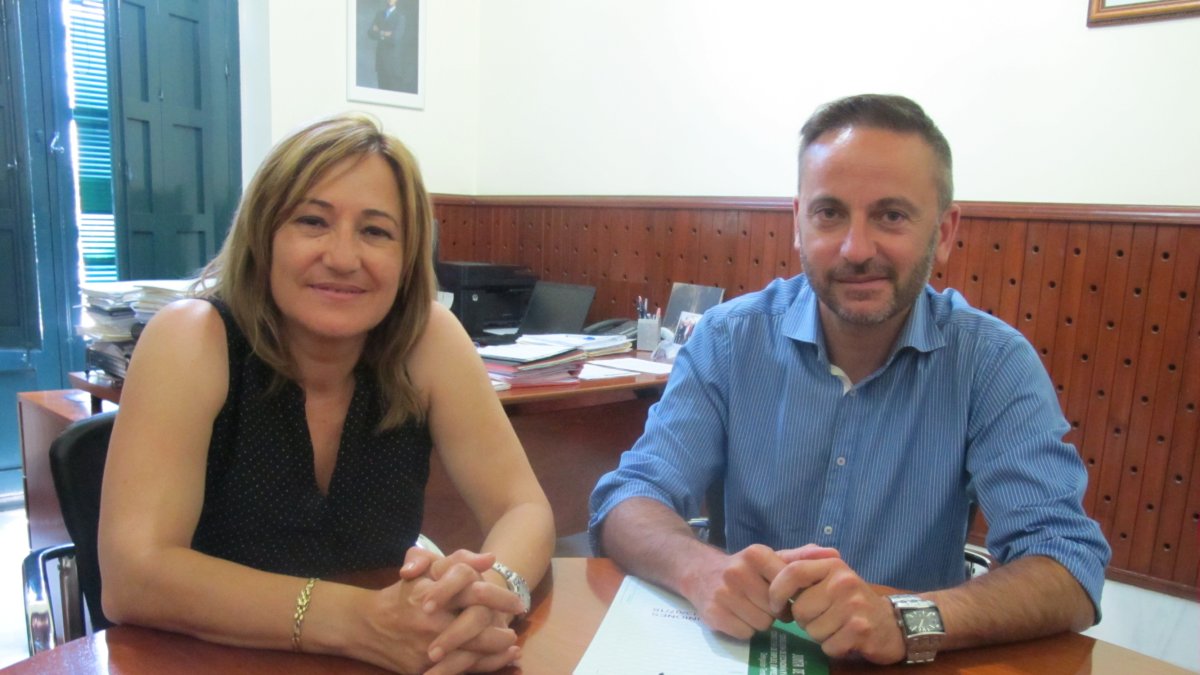 Responsables del Ayuntamiento y la Junta, Esperanza Pérez y Miguel Ángel Tortosa.