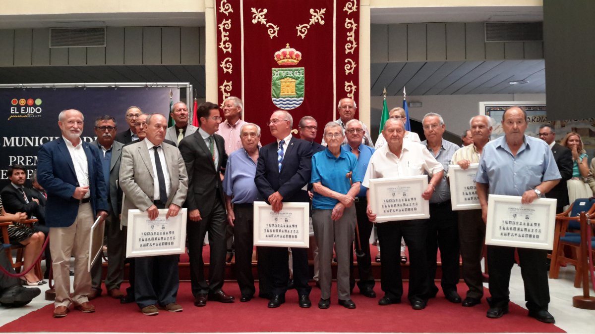 Algunos de los integrantes de la primera corporación democrática del Ayuntamiento de Dalías, que rigió el consistorio daliense entre los años 1979 y