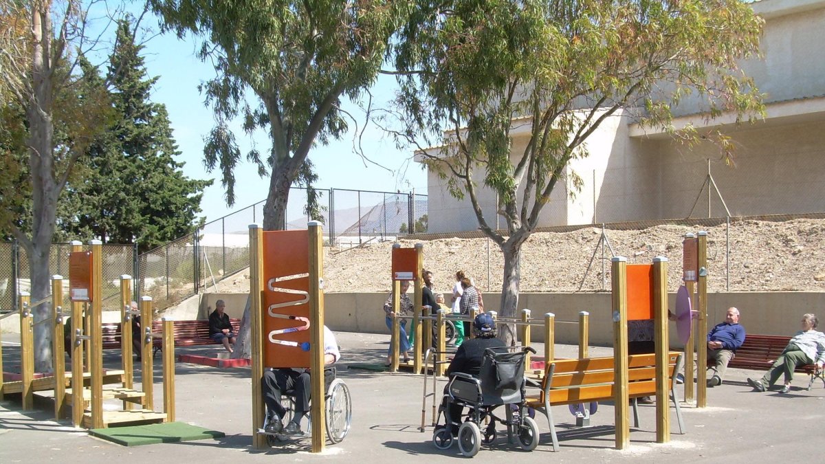 Usuarios del Complejo José Bueno en una actividad en el exterior.